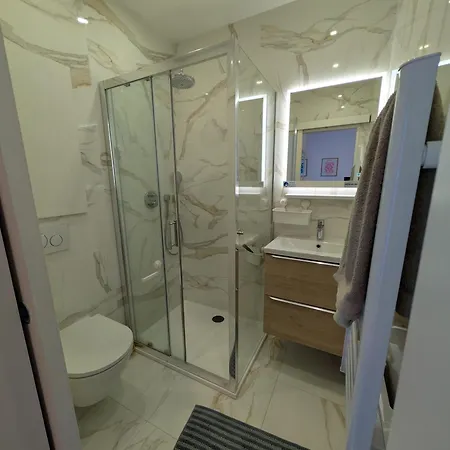 In A Luxury Community Ницца